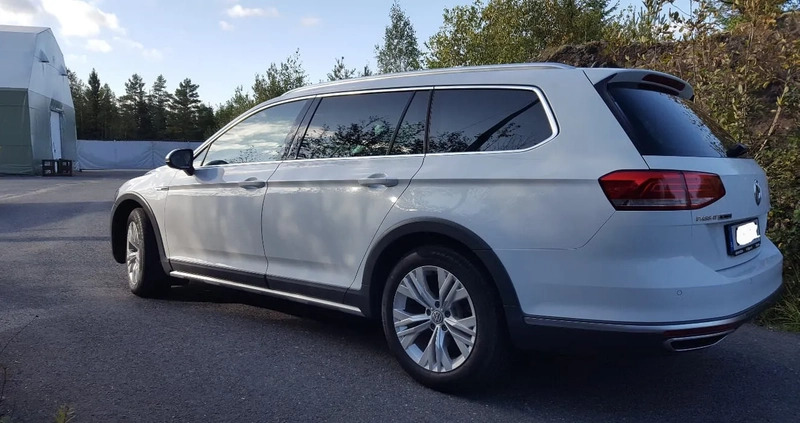 Volkswagen Passat cena 69000 przebieg: 208000, rok produkcji 2016 z Mława małe 137